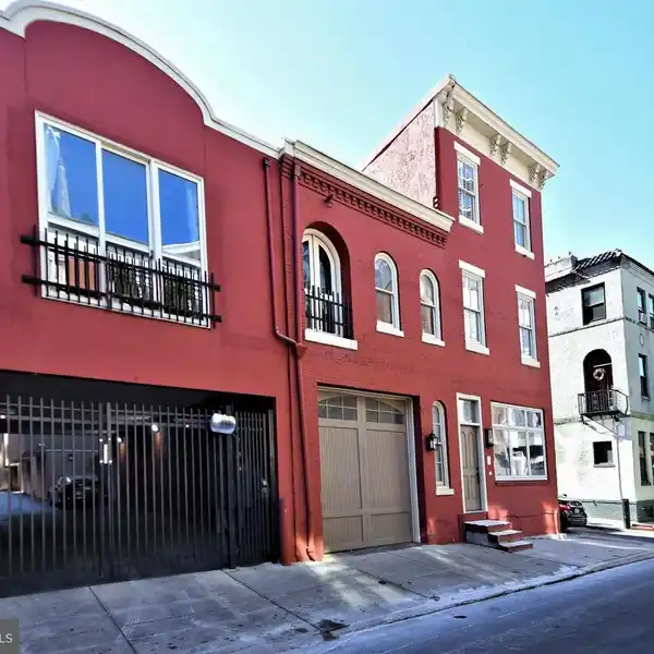 AWARD-WINNING TOWNHOME