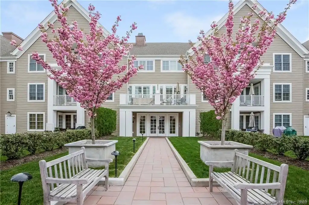 Top Floor Corner Penthouse in Palmer Hill