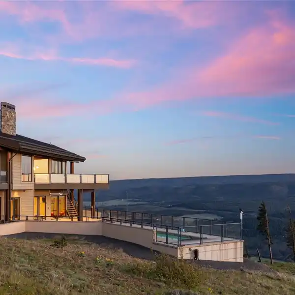 EXTRAORDINARY LOOKOUT MOUNTAIN ESTATE