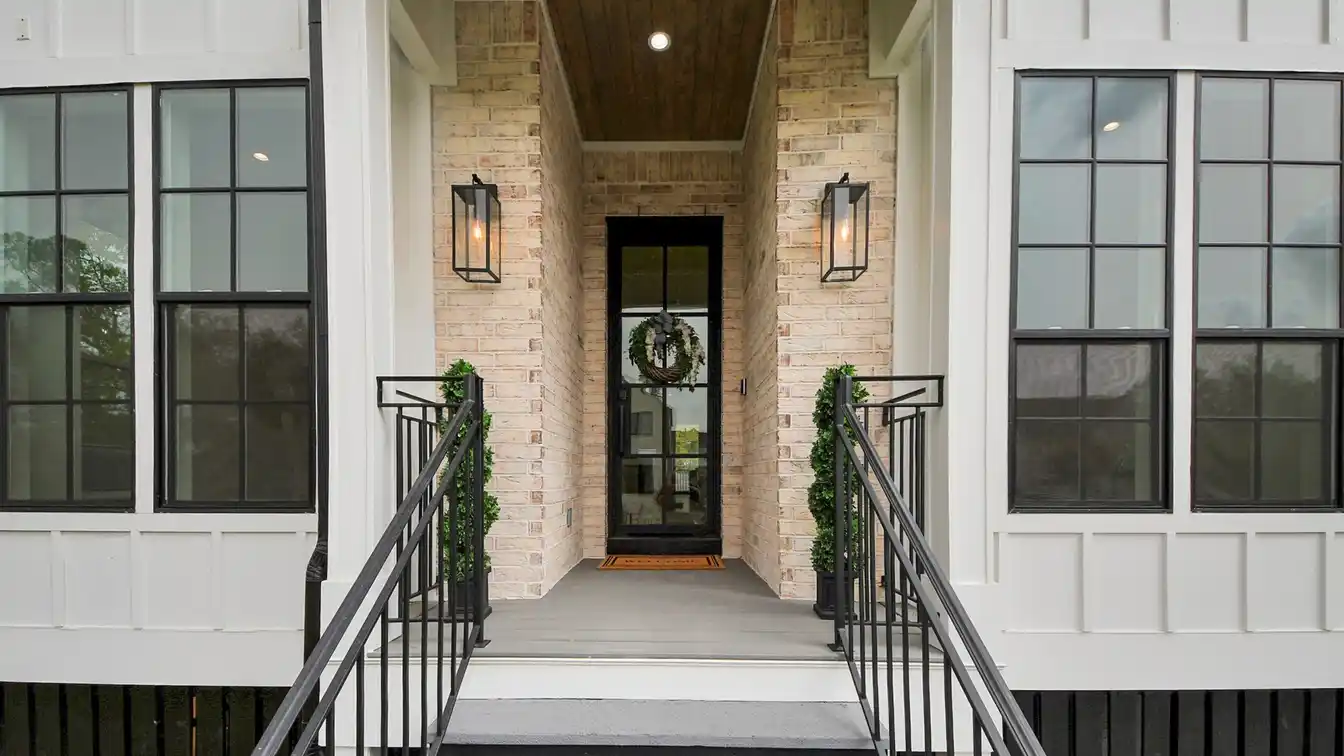 Luxury Residence in Timbergrove Manor