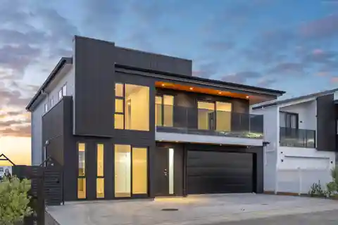 North-facing Masterpiece Above the Coastline