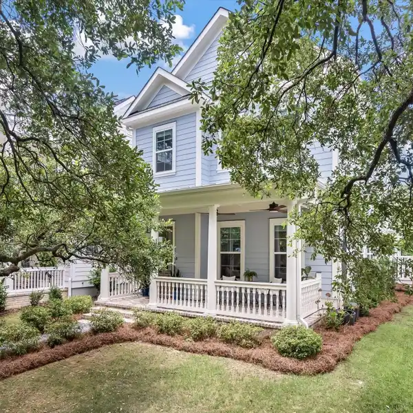 ELEGANT CHARLESTON LIVING IN IDEAL LOCATION