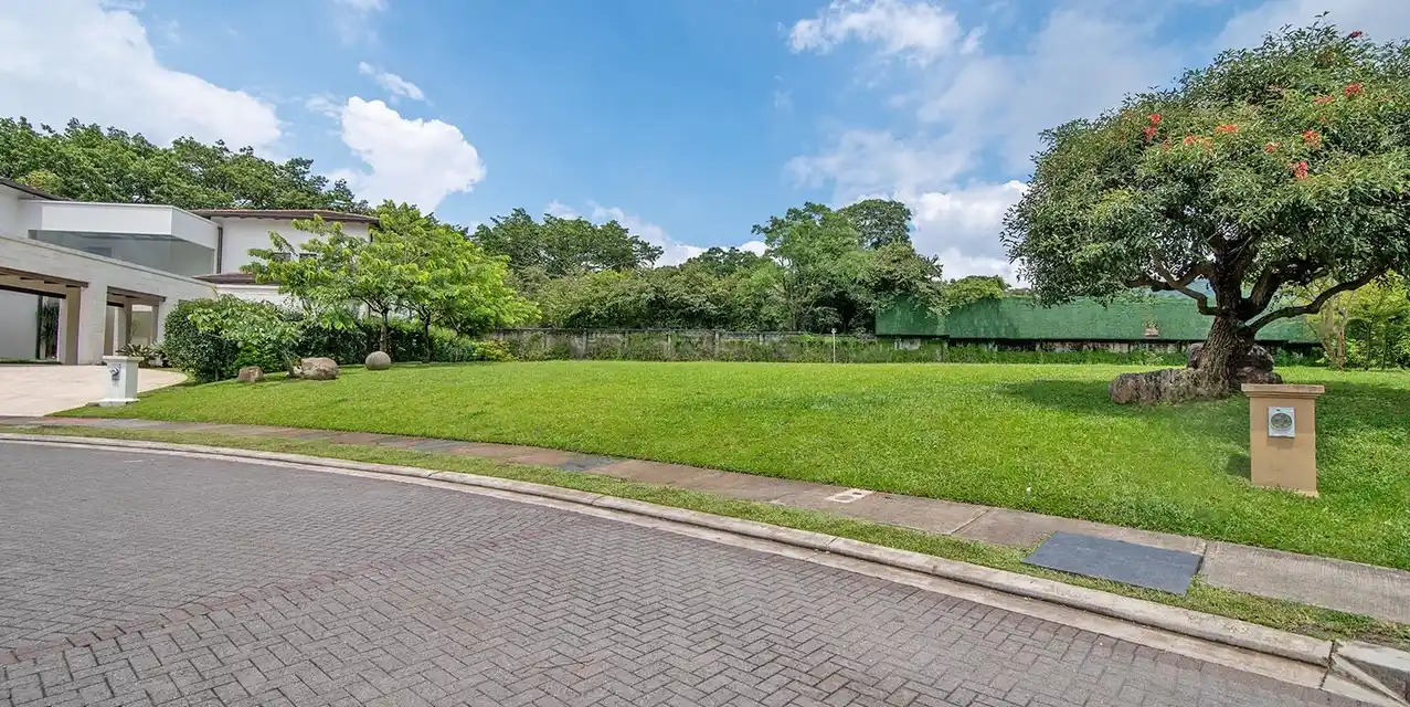 Garden Lot in La Hacienda 