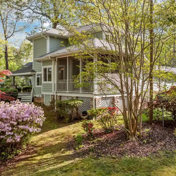 DISCOVER WATERFRONT LIVING AT ITS FINEST