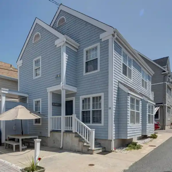 TURNKEY BEACH HOUSE IN MONTEREY BEACH