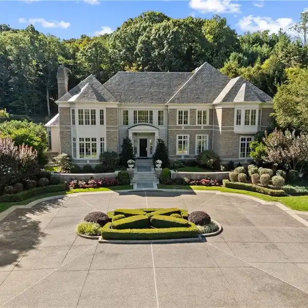 BRICK AND STONE ESTATE ON SEVEN PRISTINE ACRES