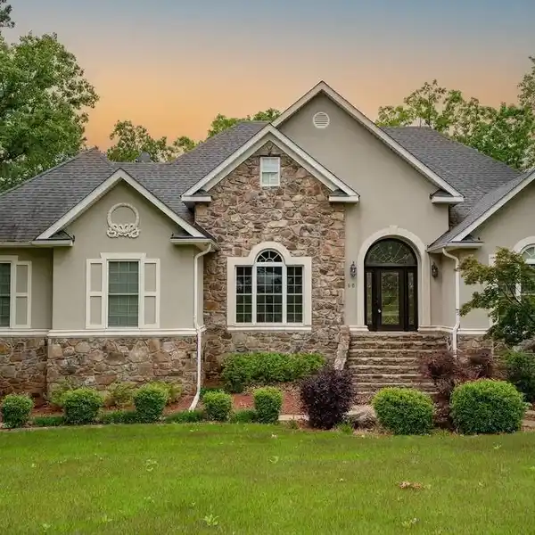BEAUTIFUL LAKEFRONT HOME