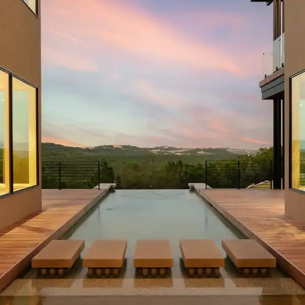STRIKING NEWLY COMPLETED RESIDENCE