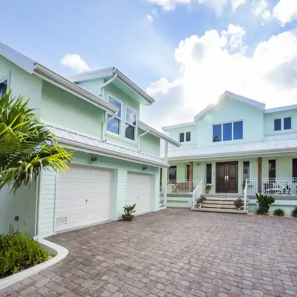 EXECUTIVE WATERFRONT HOME IN SUNRISE LANDING