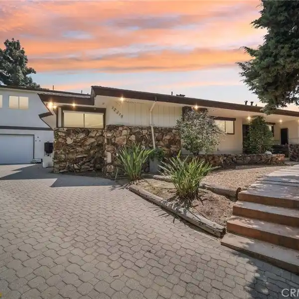 EXQUISITE ULTRA-PRIVATE ENTERTAINERS HOME