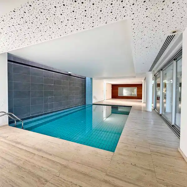 HIGH-END MODERN HOME
