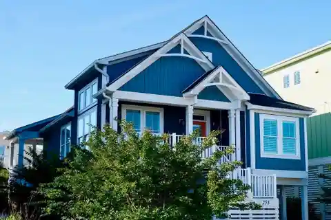 Where Ocean Waves Meet the Comfort and Luxury of Modern Living