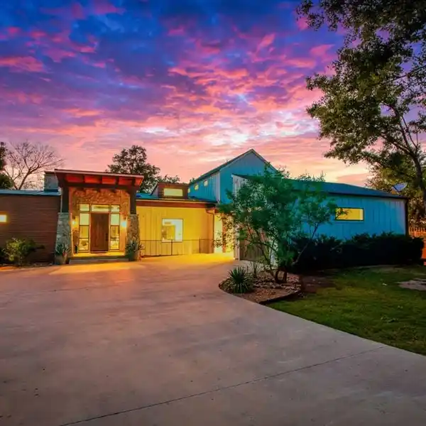 STUNNING CONTEMPORARY RETREAT