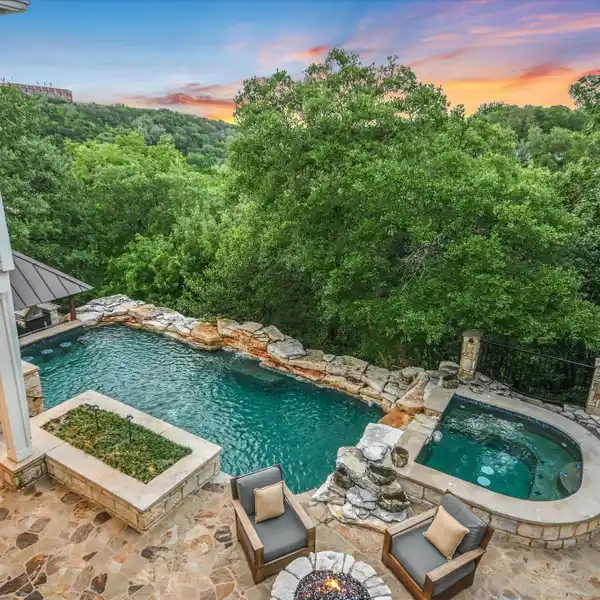 RESORT-STYLE LIVING IN DESIRABLE BARTON HILLS