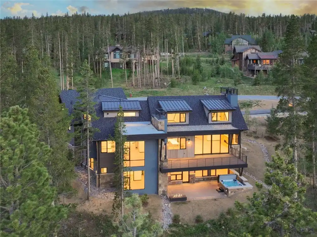 Architectural Treasure Within Beautiful Mountain Surrounds