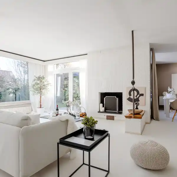 UNIQUE BAUHAUS DESIGN IN A PRIME LOCATION