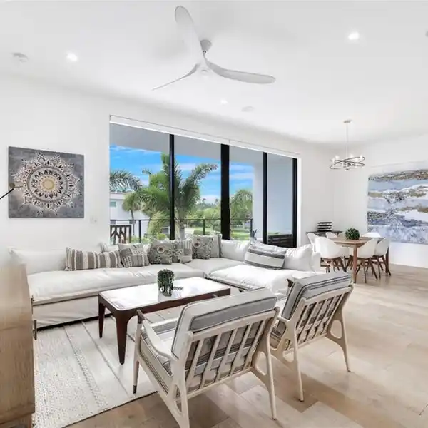 COASTAL ELEGANCE AT EIGHT FIFTY CENTRAL