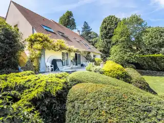 Spacious, Private Villa with Lush Landscaped Grounds