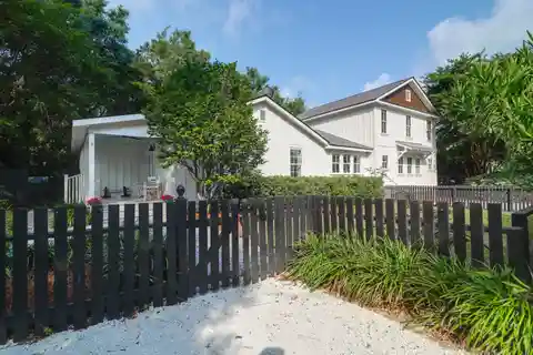 Coastal Chic Living with Stunning Renovations