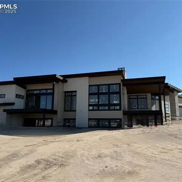 STRIKING NEW MOUNTAIN MODERN MASTERPIECE
