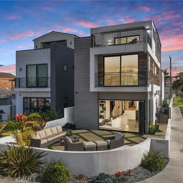 EXCEPTIONAL CUSTOM-BUILT RESIDENCE