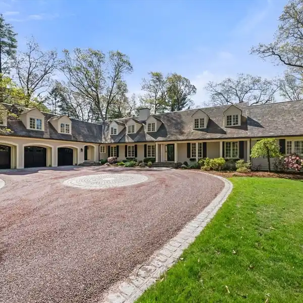 REFINED LIVING IN AN UNPARALLELED SETTING