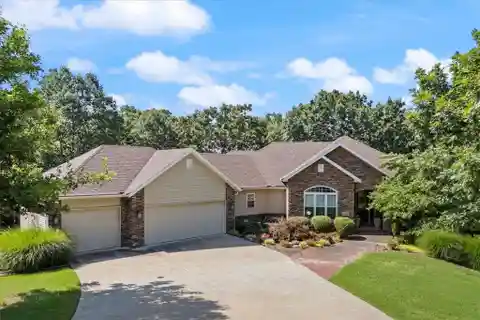 Gorgeous Custom Property on 1.73 Landscaped Acres