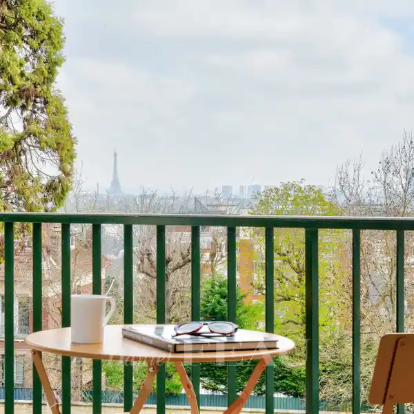 CHARMING FLAT WITH OPEN CAPITAL VIEWS