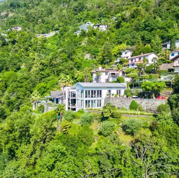 ELEGANT VILLA WITH BREATHTAKING LAKE VIEW