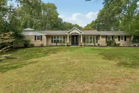 Stunning Home in Exclusive Fort Salonga