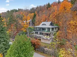 Craftsman Elegance on Iconic Meech Lake