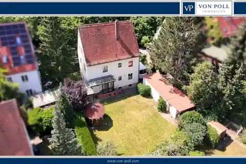 Two-family House with Garden & Home Staging