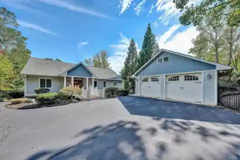 Lakefront Serenity with Panoramic Mountain Views