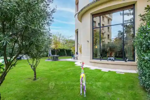 Magnificent Duplex Apartment with Beautiful Garden