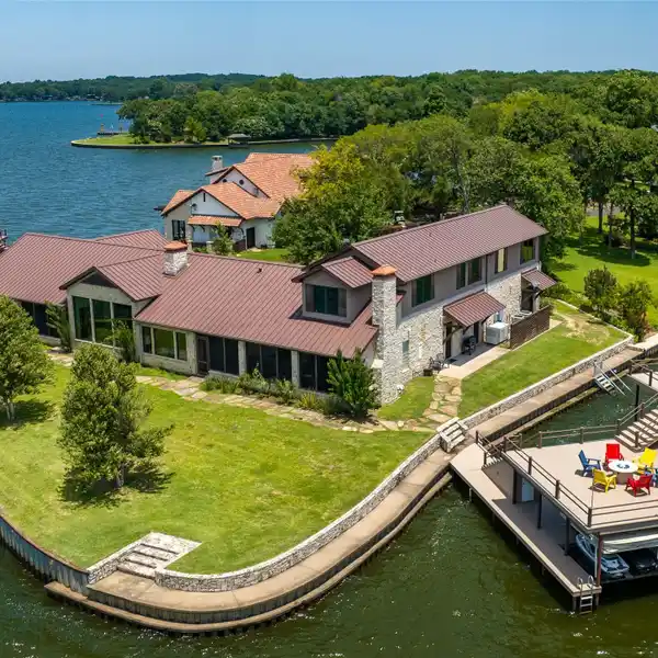 THE BENCHMARK FOR CEDAR CREEK LAKE HOMES
