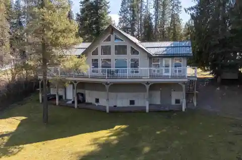 Luxury Waterfront Living on the Pend Oreille River