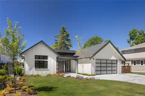 Stunning Pat Bay Rancher