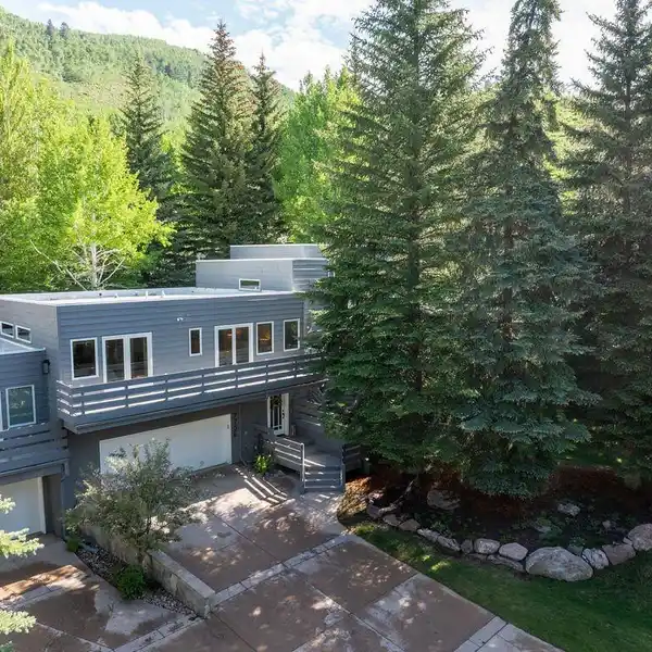 BEAUTIFULLY APPOINTED DUPLEX IN COVETED POTATO PATCH
