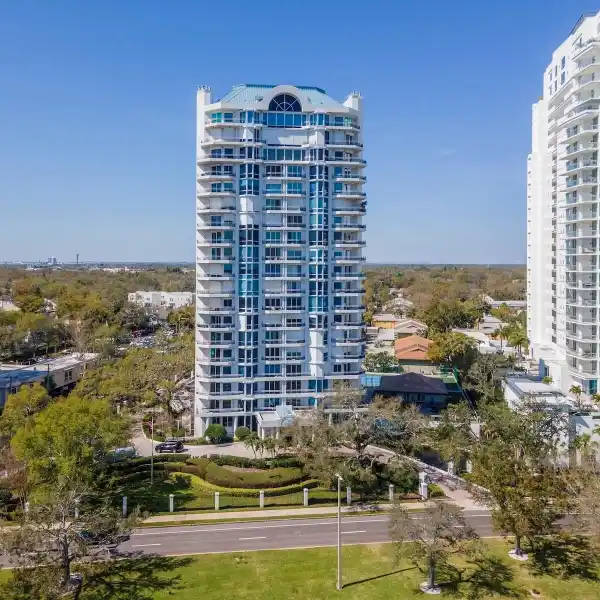 LUXURY LIVING AT EXCLUSIVE BAYSHORE REGENCY