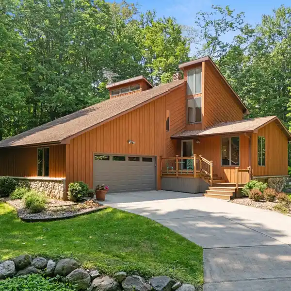 SECLUDED WOODED RETREAT