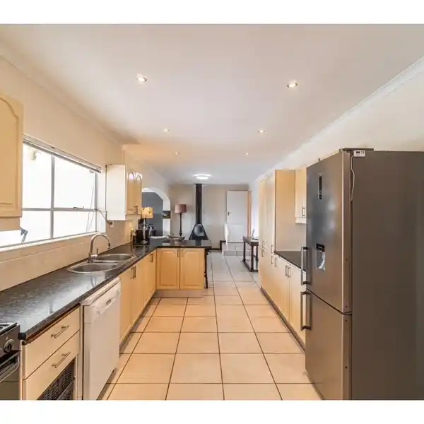 VERSATILE FLATLET AND PANORAMIC STELLENBOSCH VISTAS