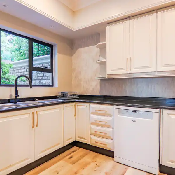 GRAND ESTATE LIVING WITH UNMATCHED CITY VISTAS