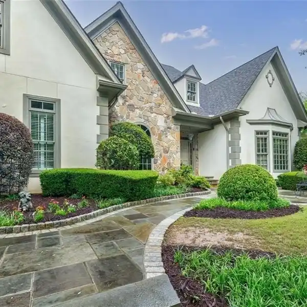 ELEGANT DUNWOODY HOME WITH SPA OASIS