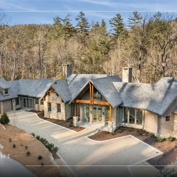 SOPHISTICATED NEW CONSTRUCTION