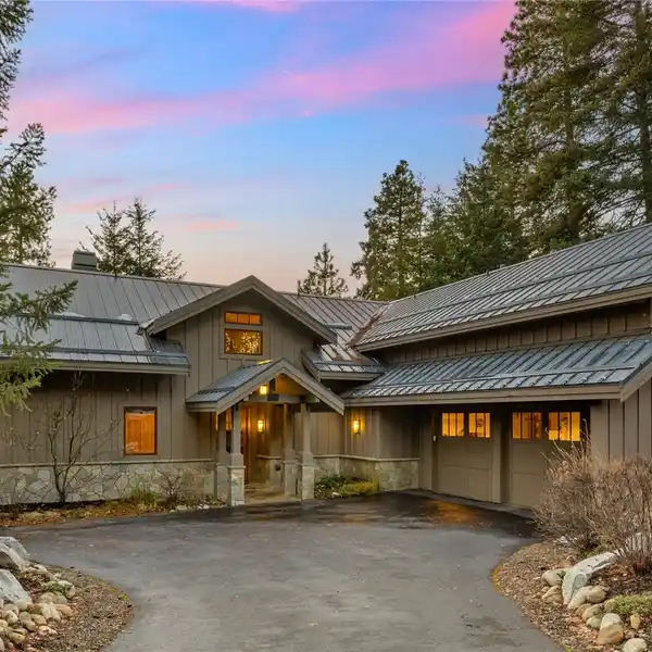STUNNING CUSTOM-BUILT HOME ON A PICTURESQUE LOT