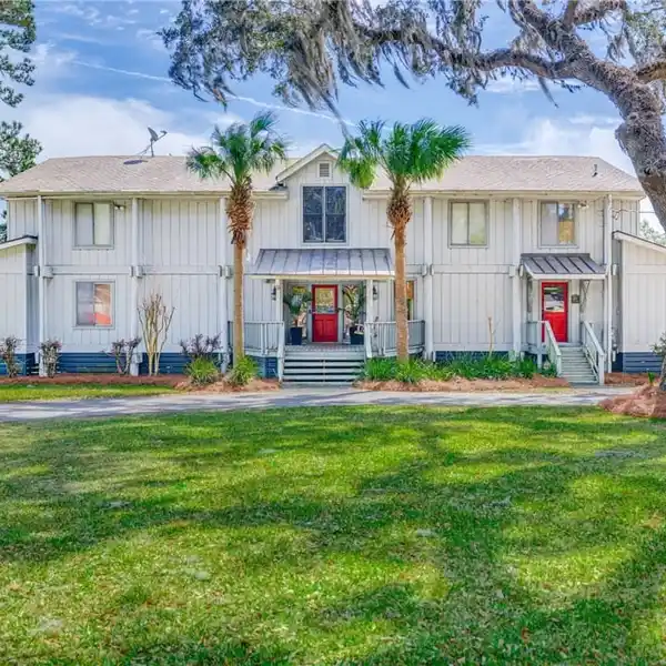 UNPARALLELED LOWCOUNTRY LIVING