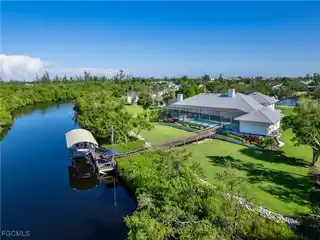 Seamless Indoor-Outdoor Florida Waterfront Living