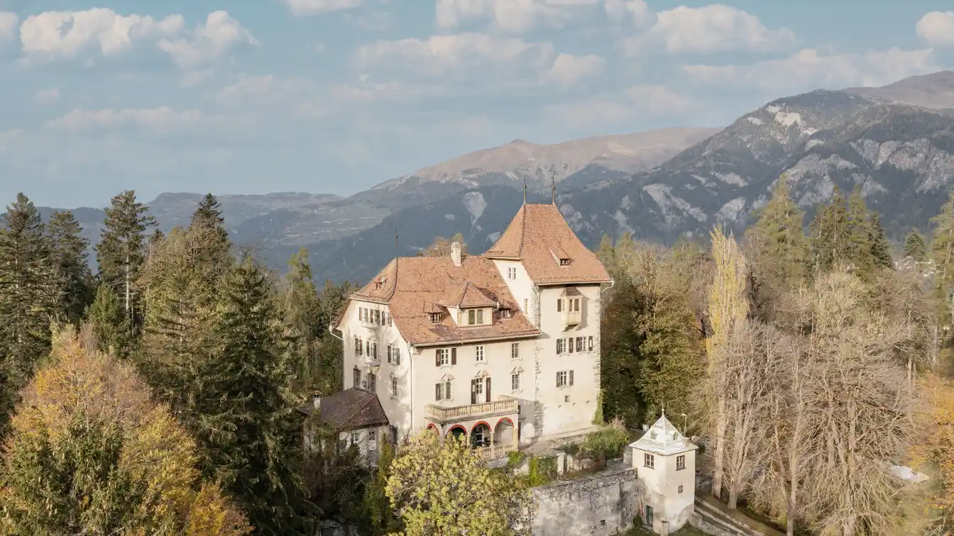 Beautiful Castle »tagstein« in Graubünden