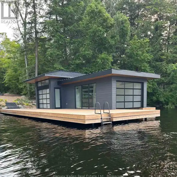 EXTRAORDINARY FOUR-SEASON LAKEFRONT RETREAT