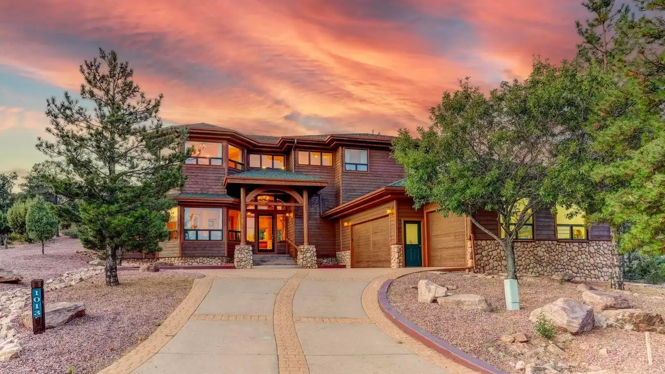 Chaparral Pines Retreat with Stunning Views